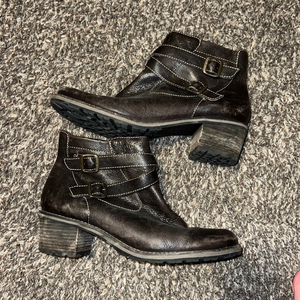 L.l bean leather buckle boots with zippers